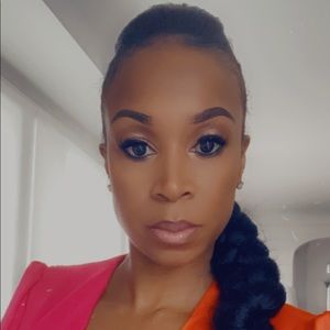 Meet your Posher, Monique